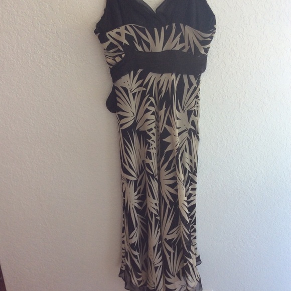 Dress - Picture 2 of 5